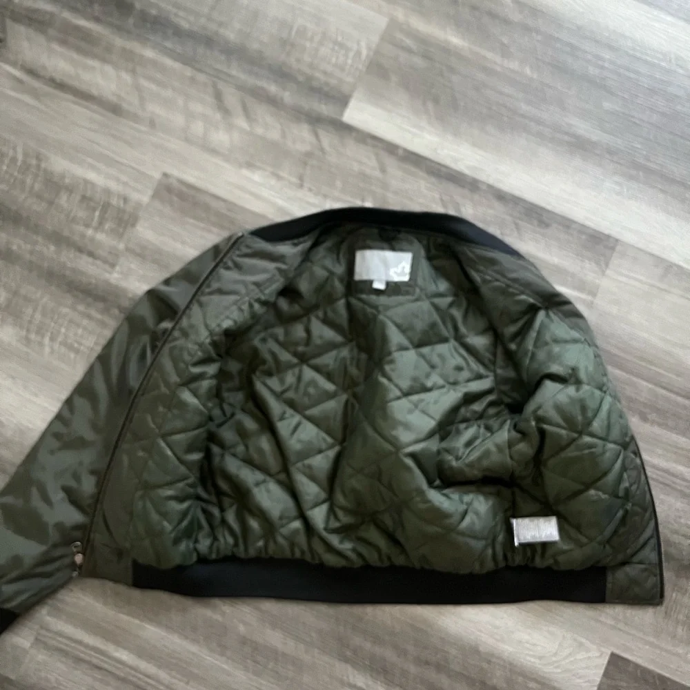 Green bomber jacket - Picture 3 of 3